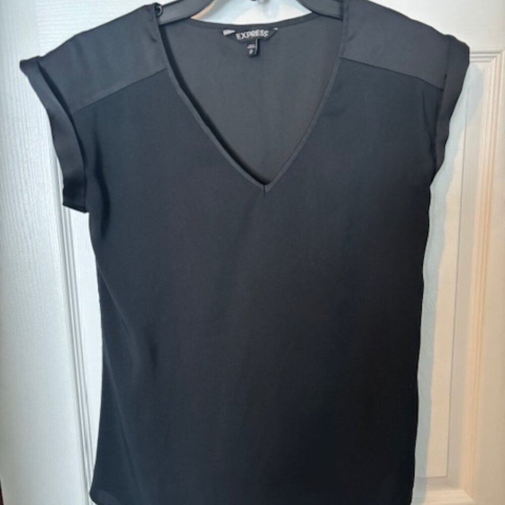 Express Ladies black sleeveless v-neck blouse - XS